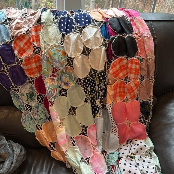 Yo yo Quilt top VTG fabric 63” x 94” crochet bed cover wall hanging art granny - Picture 9 of 15